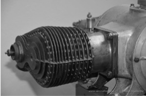Detalle de los orificios de las aletas del motor Farcot