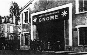 Entrada de la fábrica de Gnome en 1909