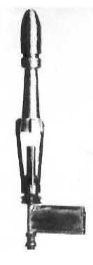 Intermittent pulse rocket engine on its support