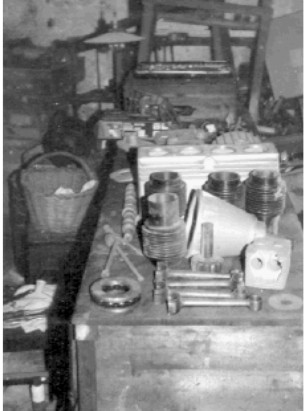 Table with Juanico engine parts