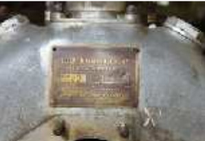 Placa del L&K 12Eb con la cruz de Lorena