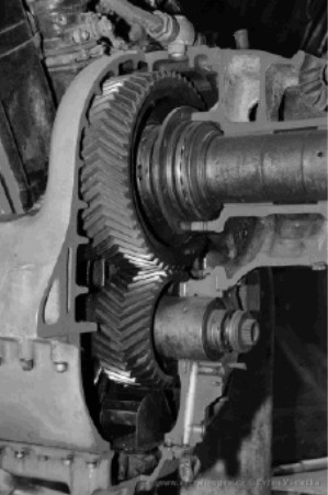 Mikulin M-42 gear details