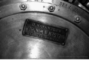 Nielsen & Winther engine plate