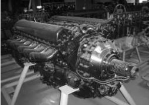 Packard Merlin en el MAE, angled front view