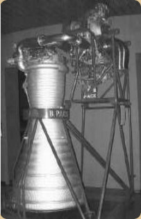 Rolls-Royce RZ-2 with its turbopumps and controls