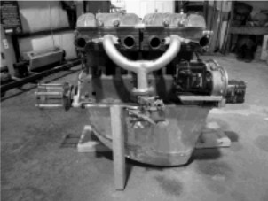 Engine side view with a classic Henderson oil pan