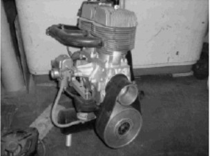 Trabant engine with two vertical cylinders and belt reduction gear