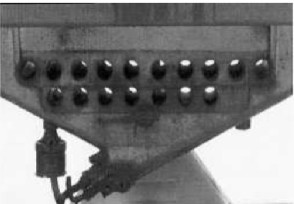 Crossing air passages in the oil pan